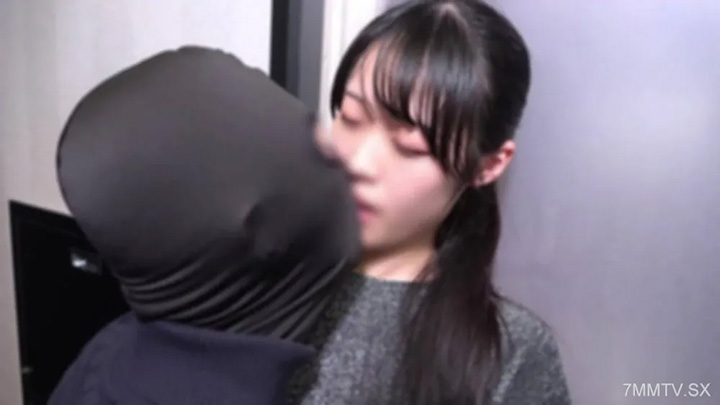 FC2-PPV-4675453一位脫皮，高大，苗條，美麗，美麗的身體女孩在中訓練。他在晚上的加時時間裡打了一個帽子戲法。