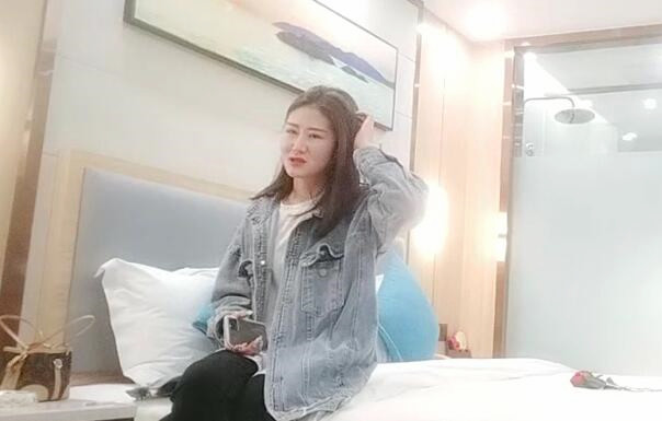 重金 操 大二兼 职美少 女 活 儿 好不机 车 嫖 王很喜 欢 连 爆 操两 炮